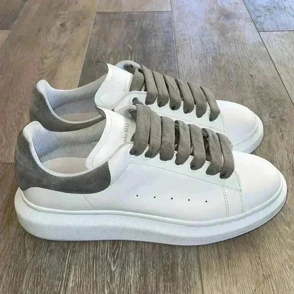 Alexander McQueen Sneakers - Picture 2 of 12